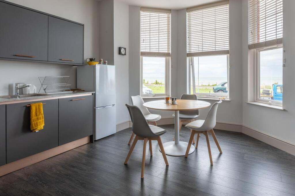 Ferienwohnung Waves@Walpole - 2 Bed Flat With Amazing Sea Views Margate Exterior foto
